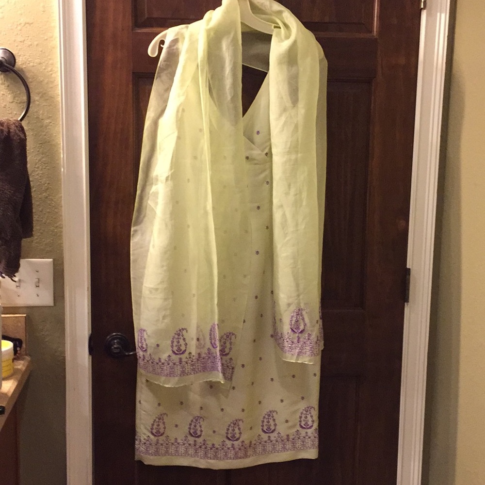 Chic Evening Dress with matching scarf